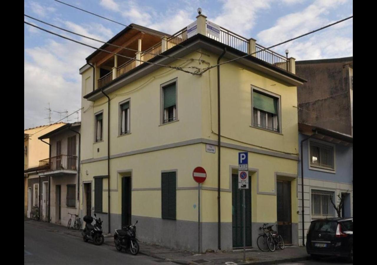 Altido Apt For 8 With Huge Terrace In Old Town Of Viareggio Exterior photo