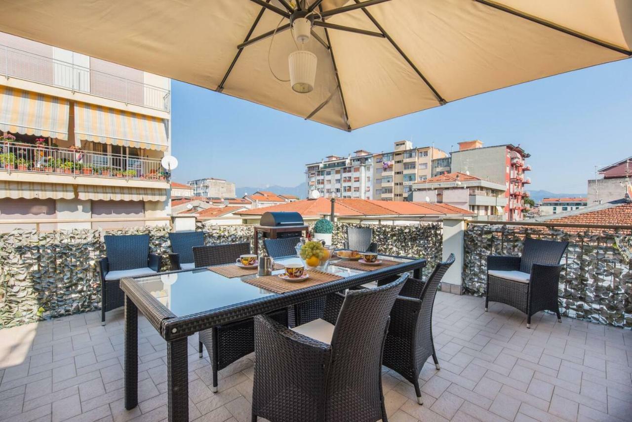 Altido Apt For 8 With Huge Terrace In Old Town Of Viareggio Exterior photo